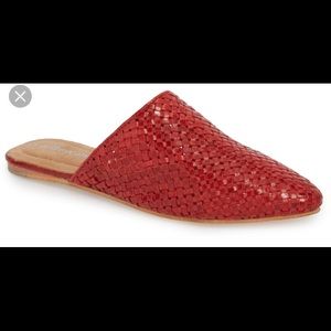 NWOT Jeffery Campbell red woven flat mules 9